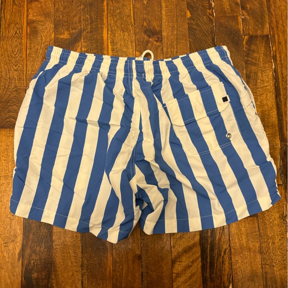 Solid and striped trunk - Picture 6 of 7